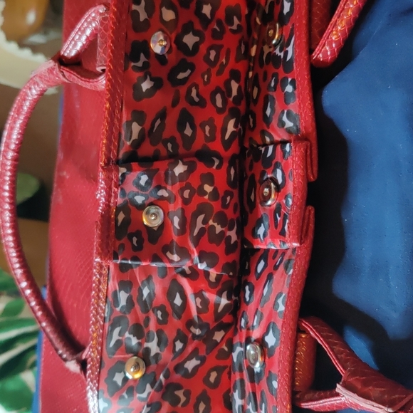 ✔️Red Croc pattern tote - Picture 5 of 5